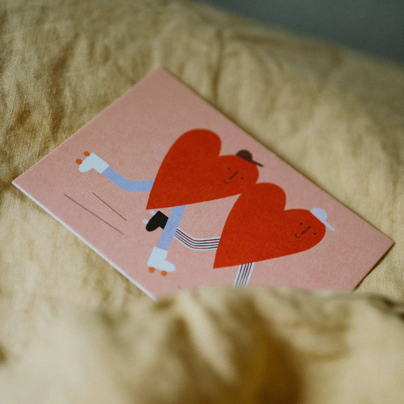 Postkarte aus Holzschliffpappe 'Herzen'